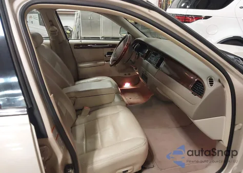 2001 Lincoln Town Car Signature from USA, damaged, VIN 1LNHM82W81Y684950